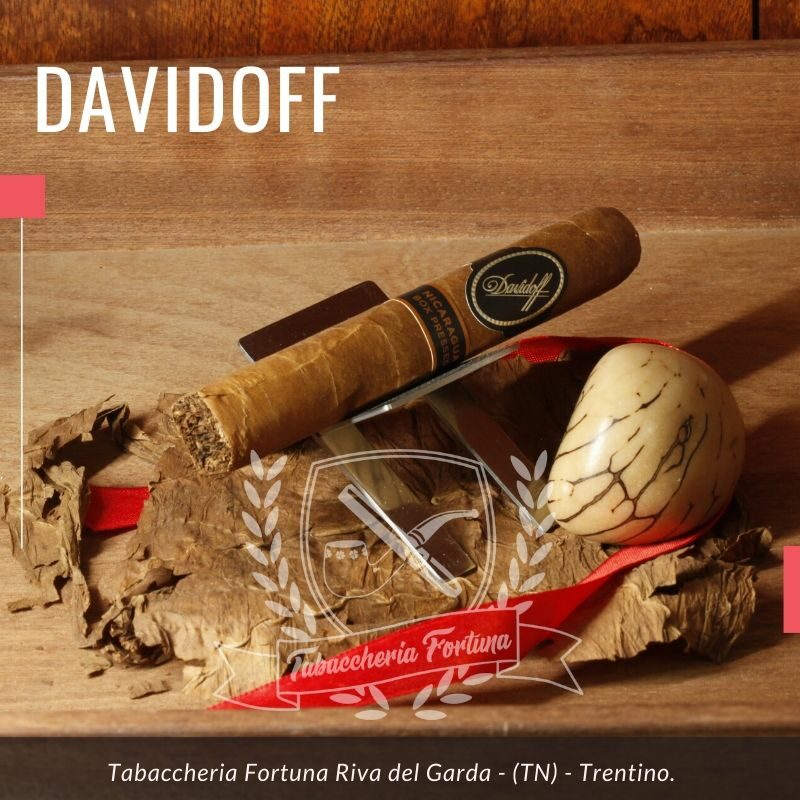  Il Davidoff Nicaragua Robusto è descritto abbastanza chiaramente con il suo nome: è un puro nicaraguense, che è piuttosto insolito per Davidoff.