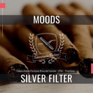 I piacevoli sigaretti di marca Dannemann Moods Silver con filtro sono dei shortfillers realizzati a macchina.