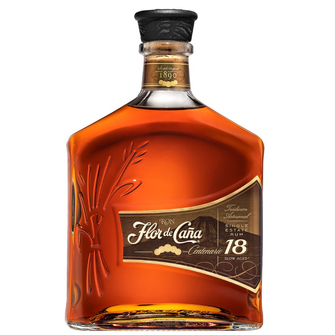 Il Flor de Caña Centenario 18yo è un rum invecchiato per ben 18 anni in modo naturale nelle zone tropicali al 100%. Per la sua produzione vengono utilizzate botti premium ex-bourbon da 135 litri, Flor de Cana 18Y