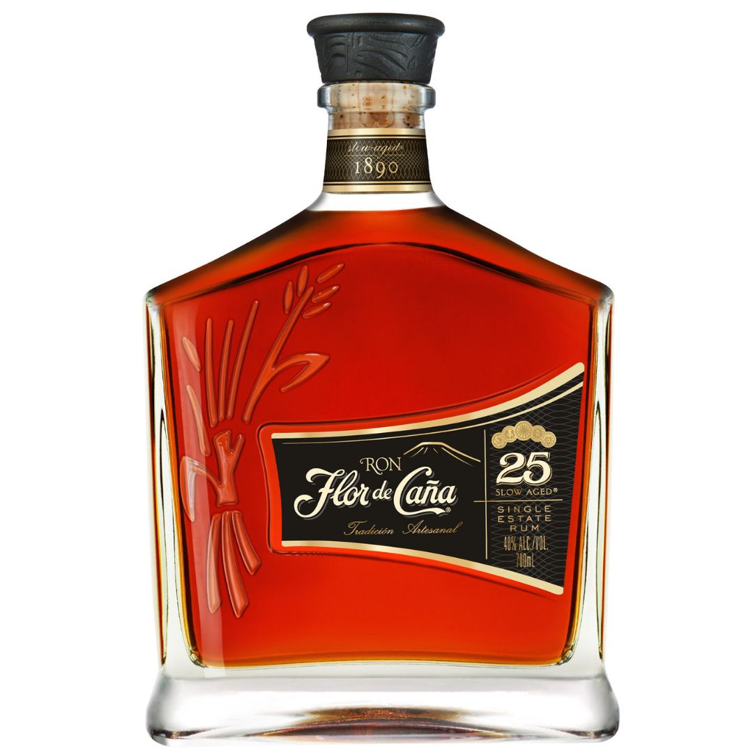 Il Rum Flor de Caña Centenario è la massima espressione del Single Estate, ottenuto senza zucchero, caramello, ingredienti artificiali o acceleranti chimici. Flor de Cana 25Y